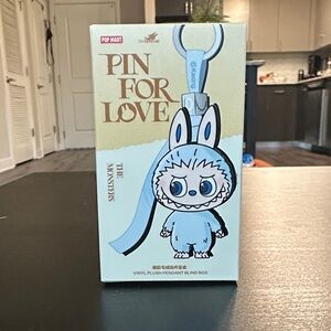AUTHENTIC POP MART Pin for Love (K)
